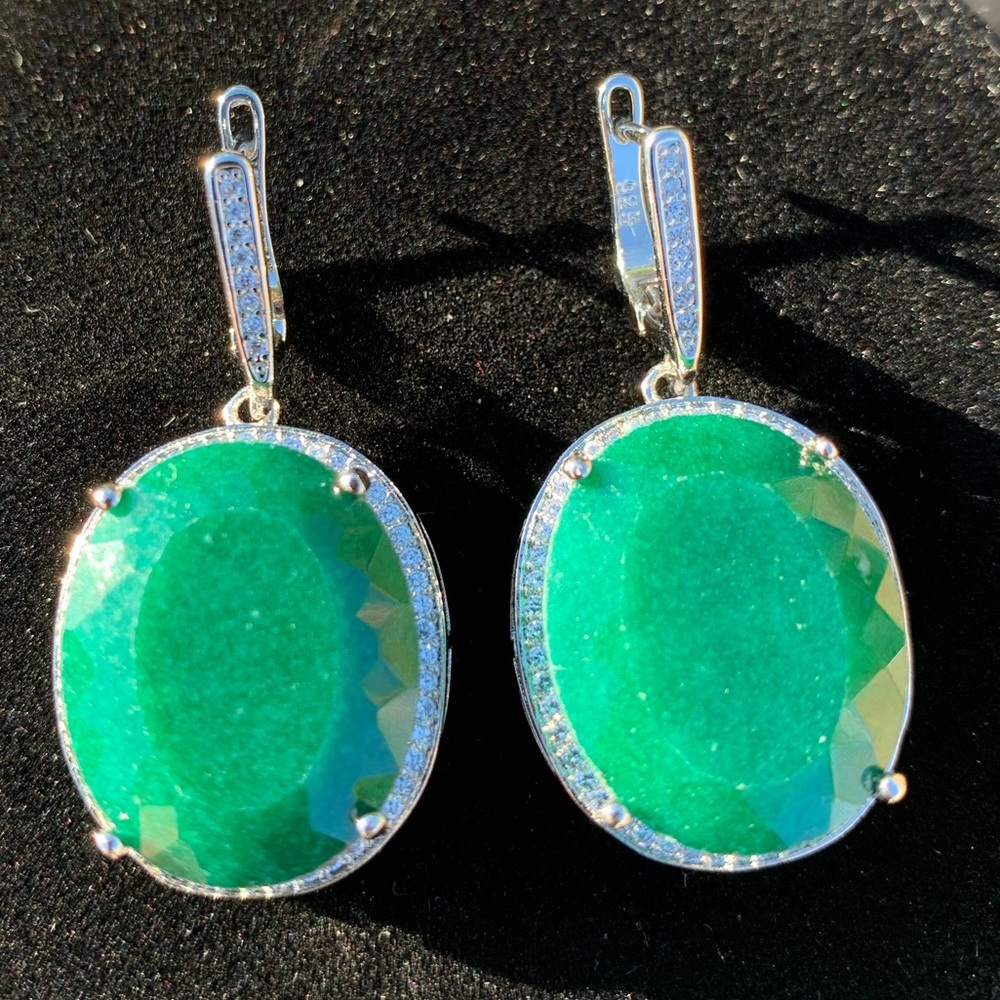 🔥🔥NEW GENUINE EMERALD EARRING SET🔥🔥 - Picture 3 of 5